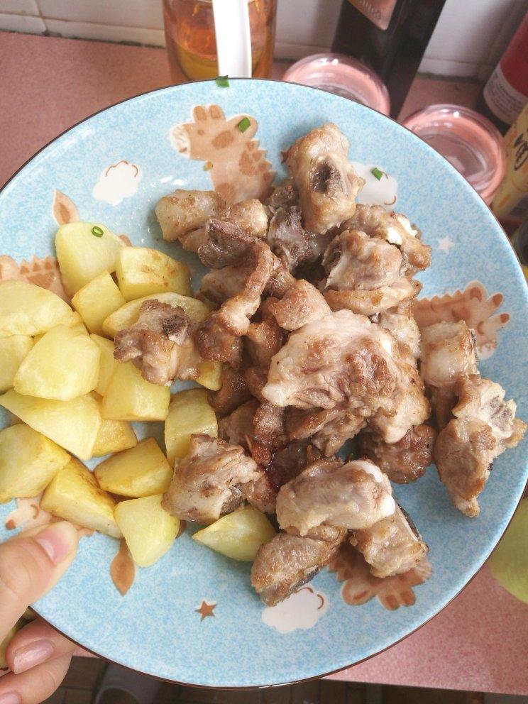 土豆烧排骨