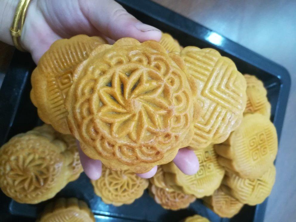 广式月饼—蛋黄莲蓉月饼