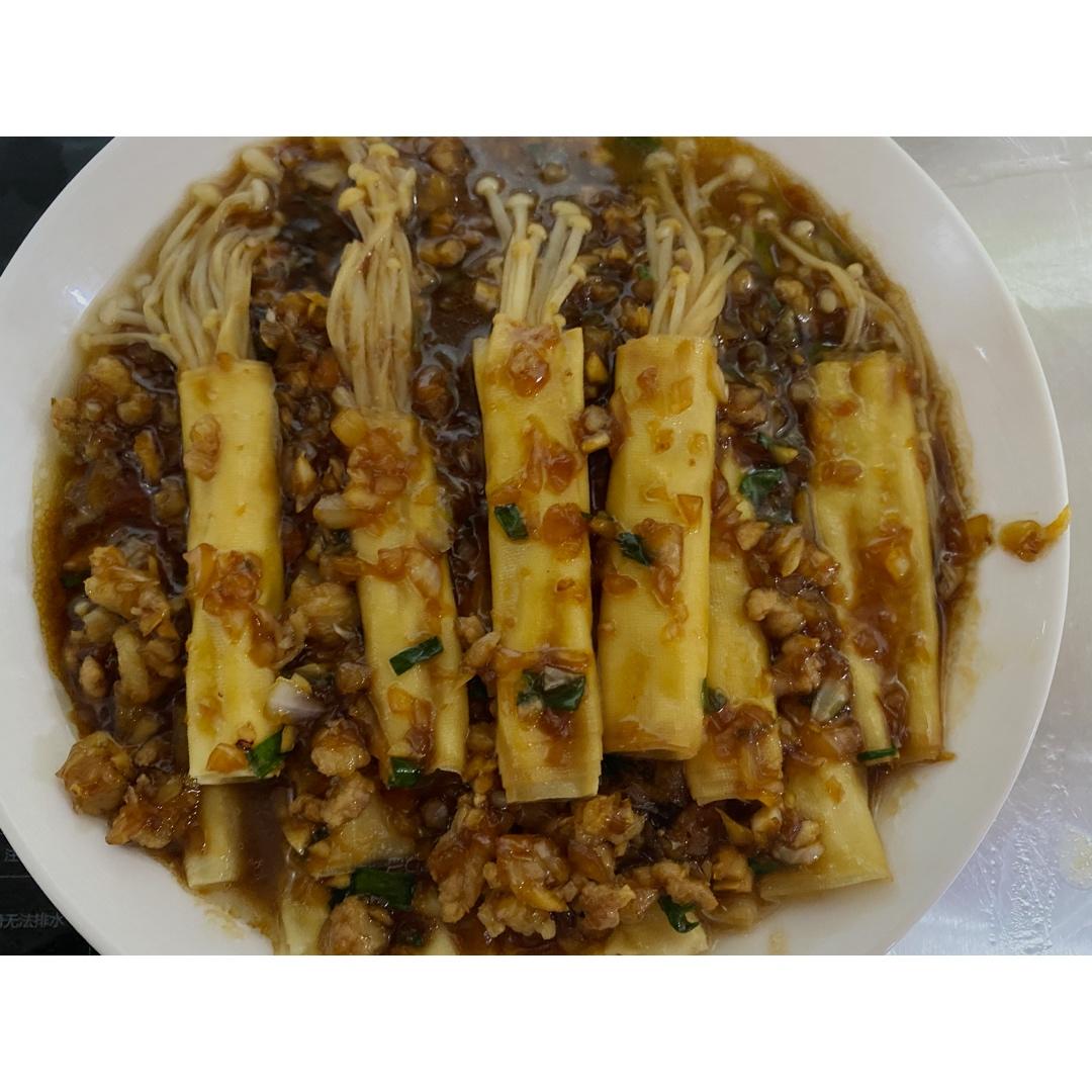 百叶金针菇卷