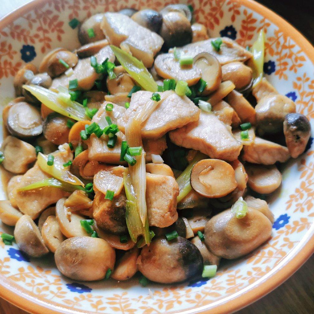 草菇炒肉片