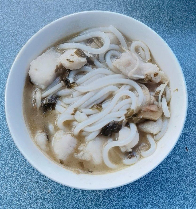 一次干掉一大碗🥣的家常酸菜鱼🐟米线🍜🥢