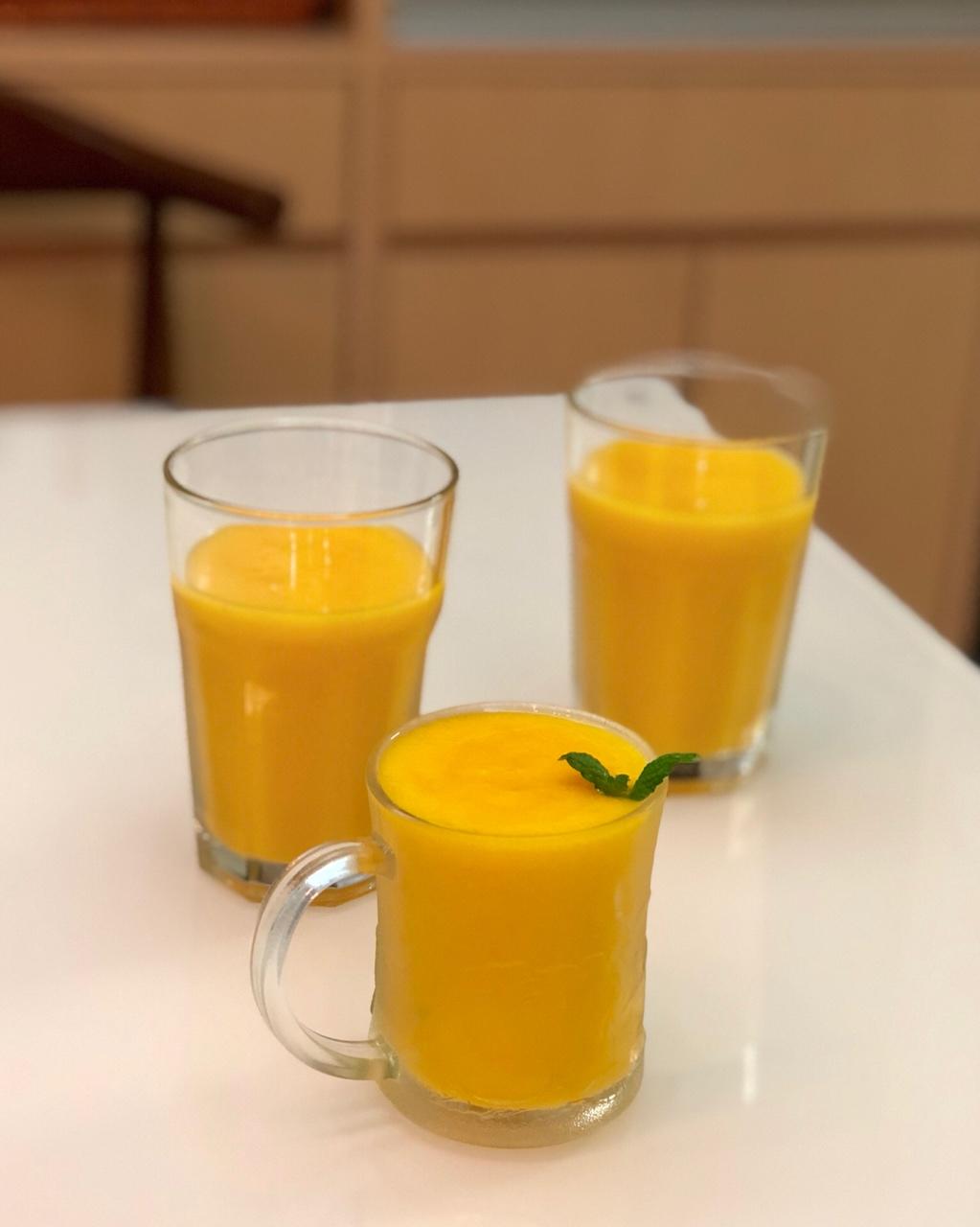 鲜榨鲜橙、苹果、芒果汁