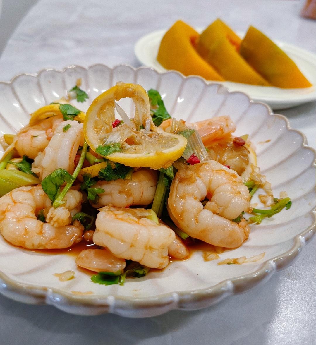 柠檬虾仁无敌好吃，一次绝对就爱上它！