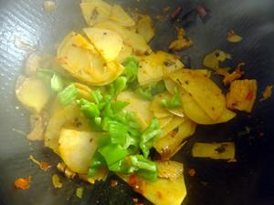 土豆片回锅肉的做法 步骤9