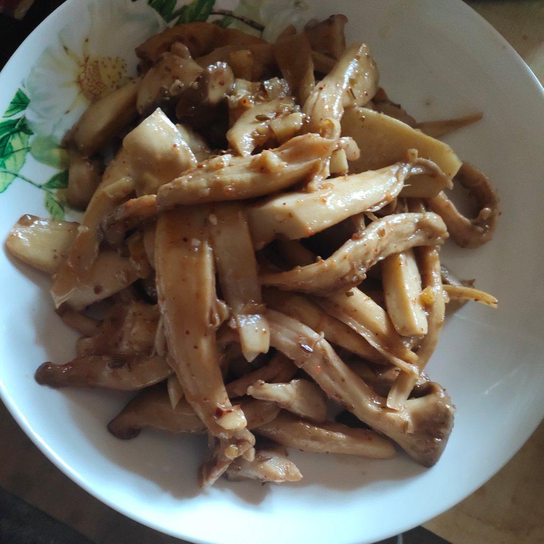 下厨房用户hdpz做的干煸手撕杏鲍菇
