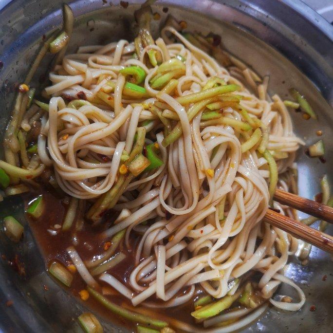超级简单零难度夏日开胃的凉面拌面做法