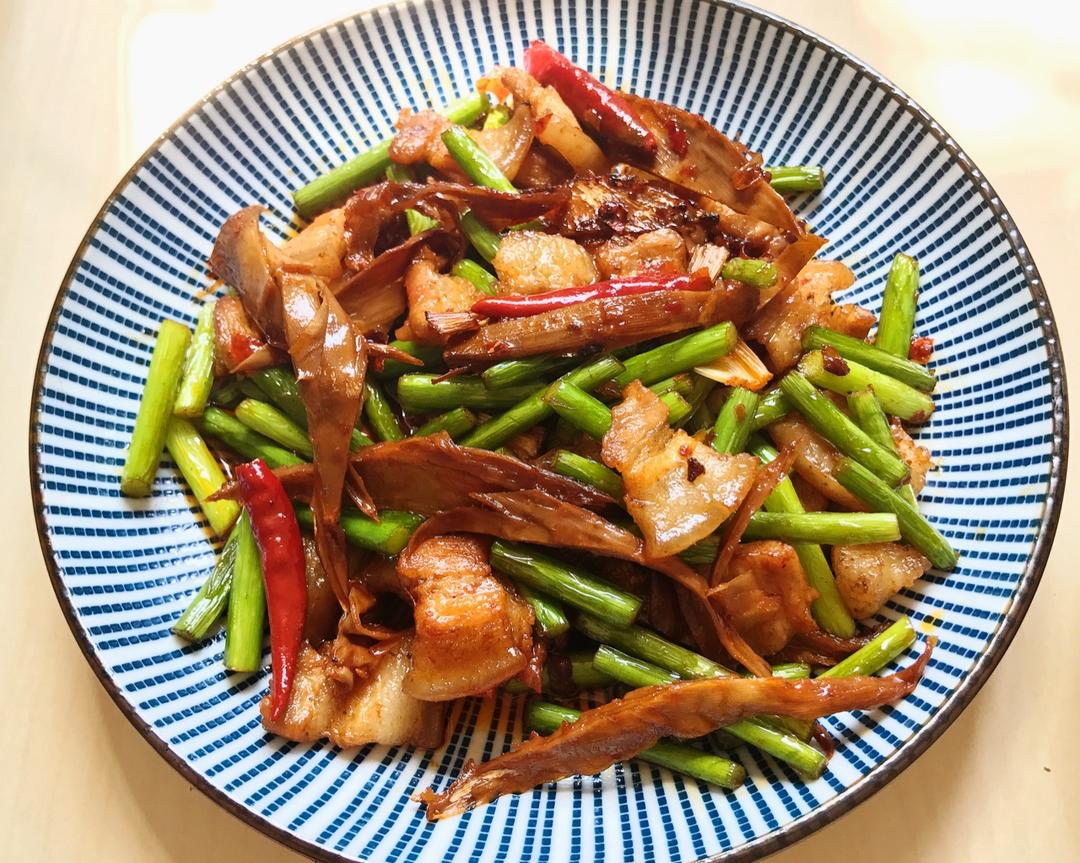 干笋子蒜苔合炒五花肉