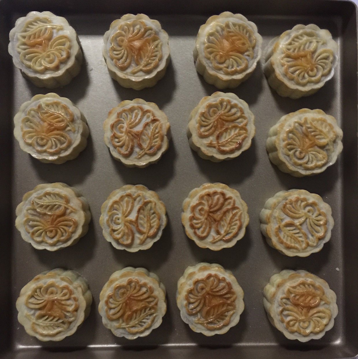 小狐狸君君超详细讲解广式月饼制作过程【蛋黄莲蓉月饼】