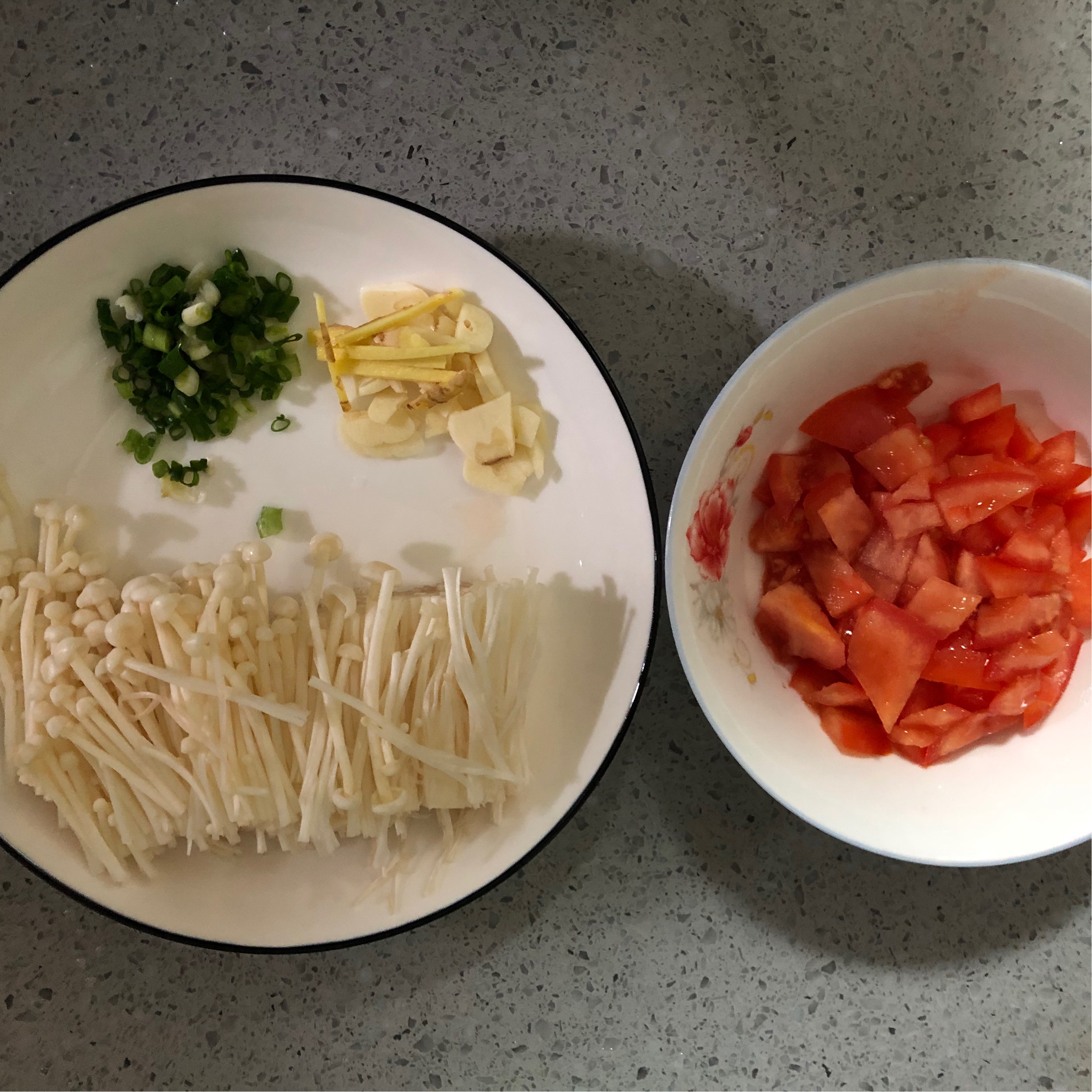 【喝汤减脂2】超超超快手的金针菇肥牛番茄汤的做法 步骤1