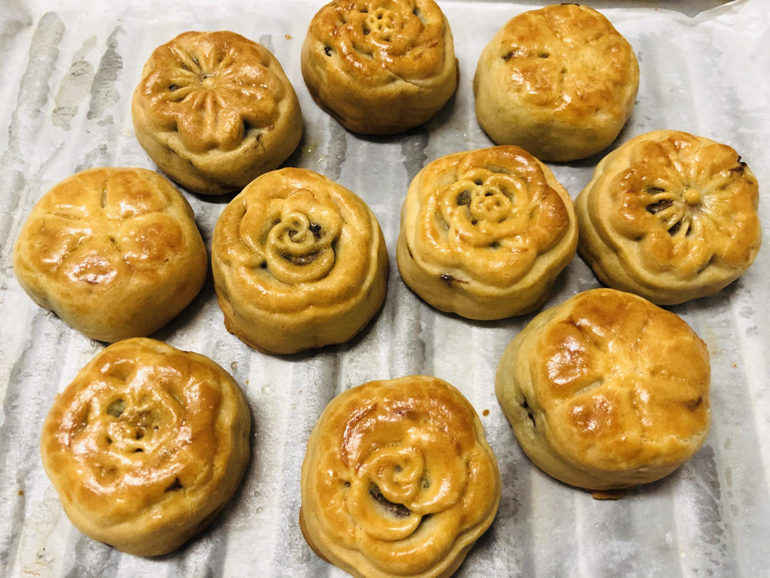 咸蛋黄肉松月饼
