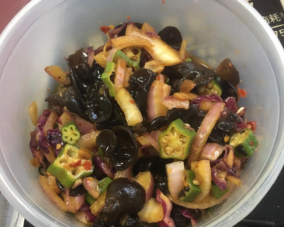凉拌洋葱黑木耳黄秋葵