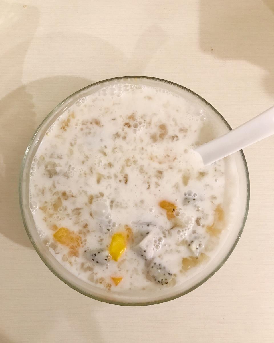 游离在花花食界的elie做的桃胶水果捞