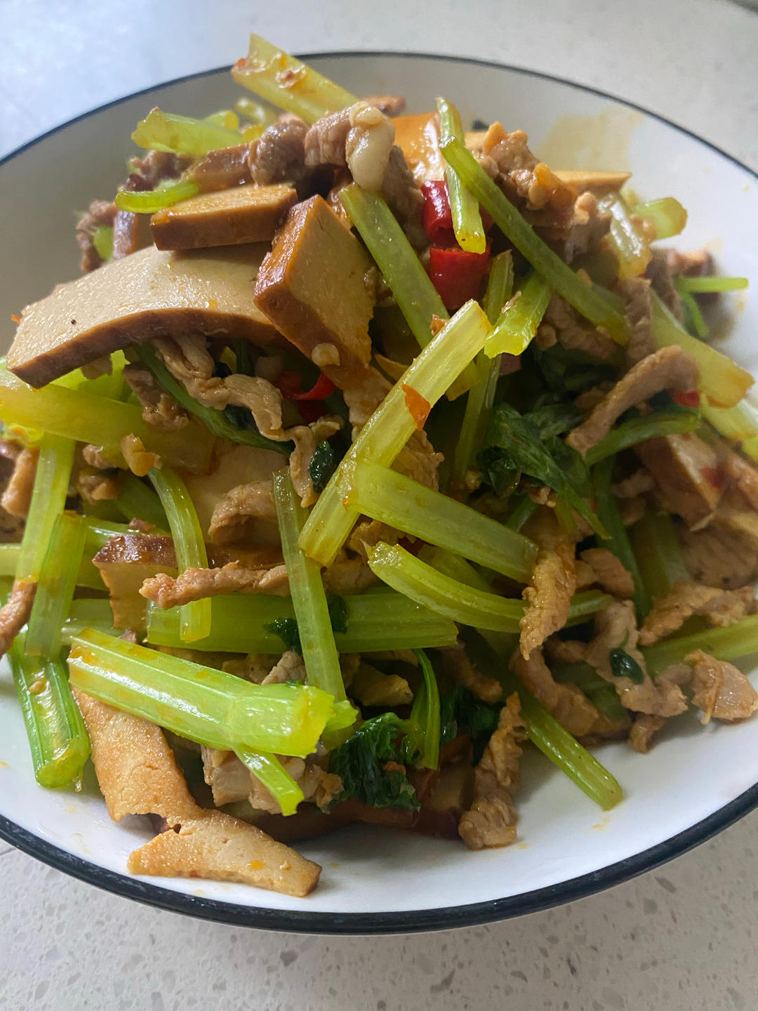 芹菜肉丝炒香干