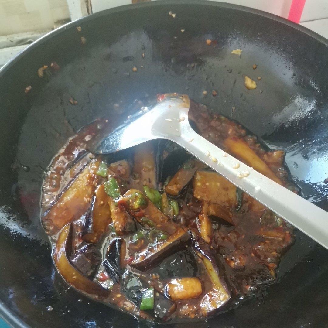 开胃下饭菜！巨简单的家常鱼香茄子煲