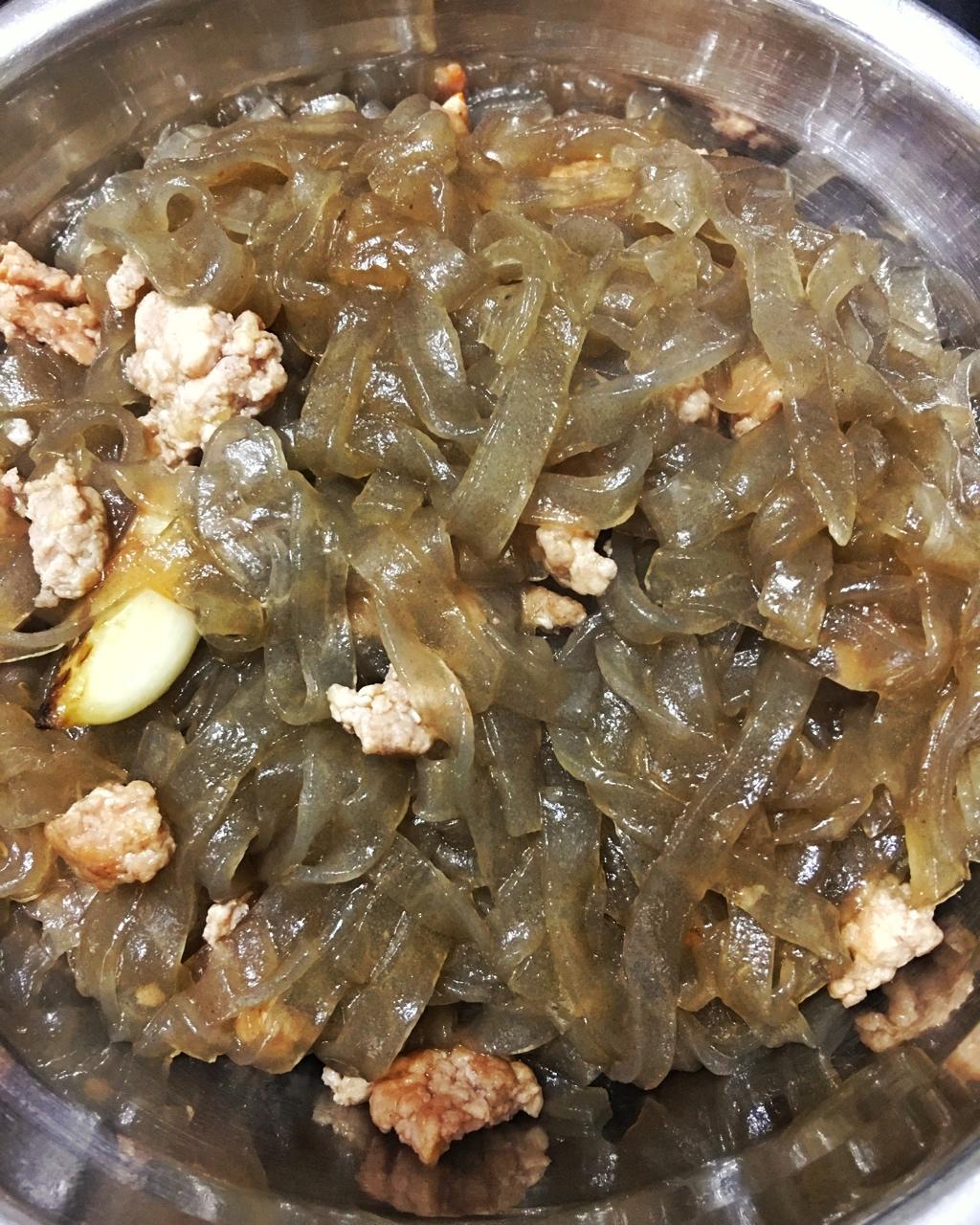 蚂蚁上树（红薯粉）