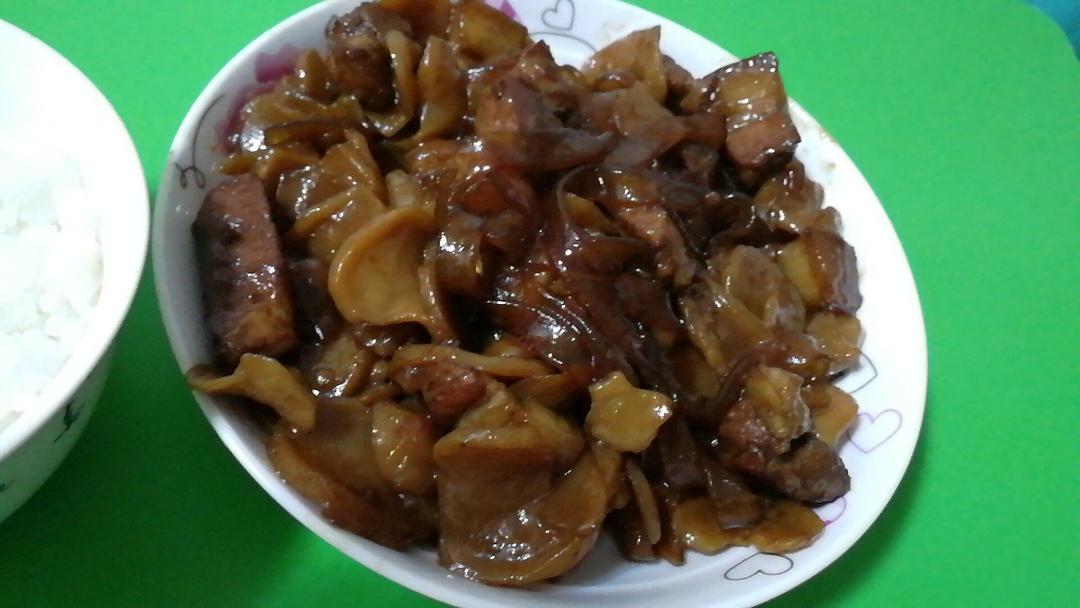 红烧肉炖土豆干