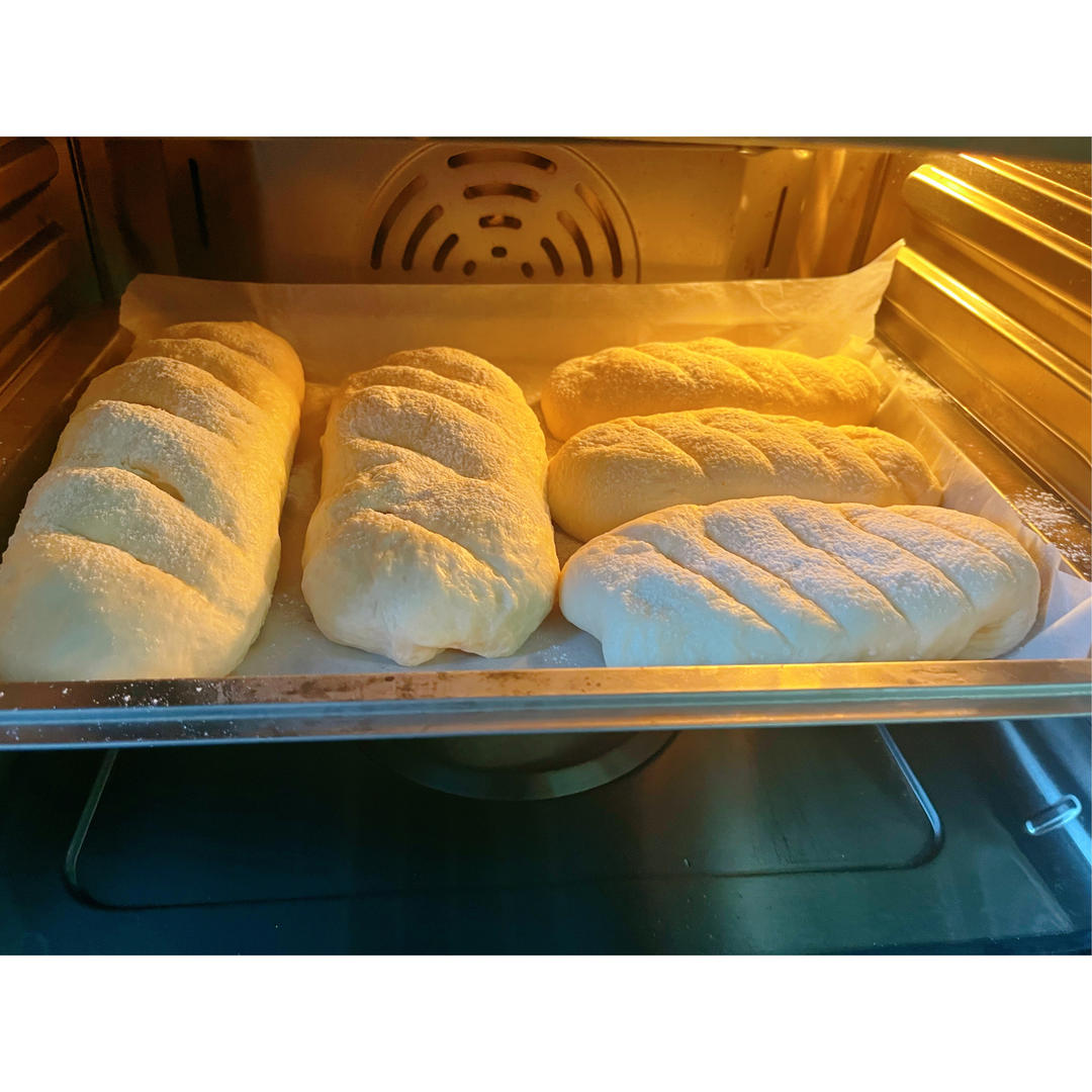 内心柔软的蔓越莓芝士软欧包