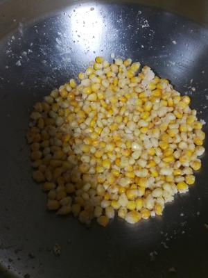椒盐玉米粒的做法 步骤3