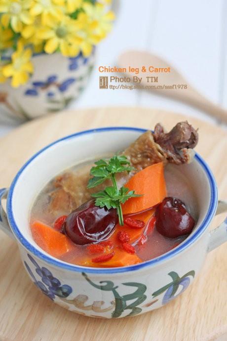 腊鸡腿胡萝卜红枣枸杞汤的做法
