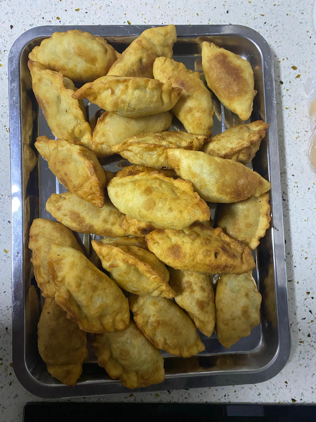 酥脆掉渣的「河南烫面炸菜角」