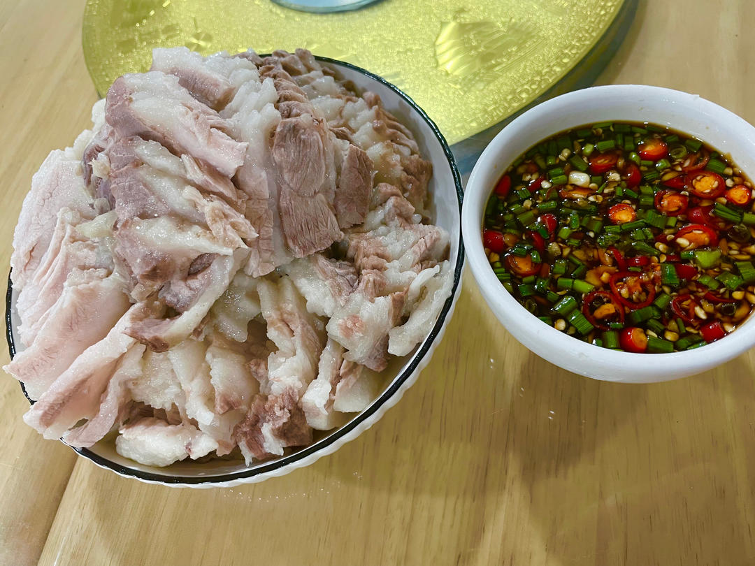 有时候，真的忍不住，搞一盘蒜泥白肉