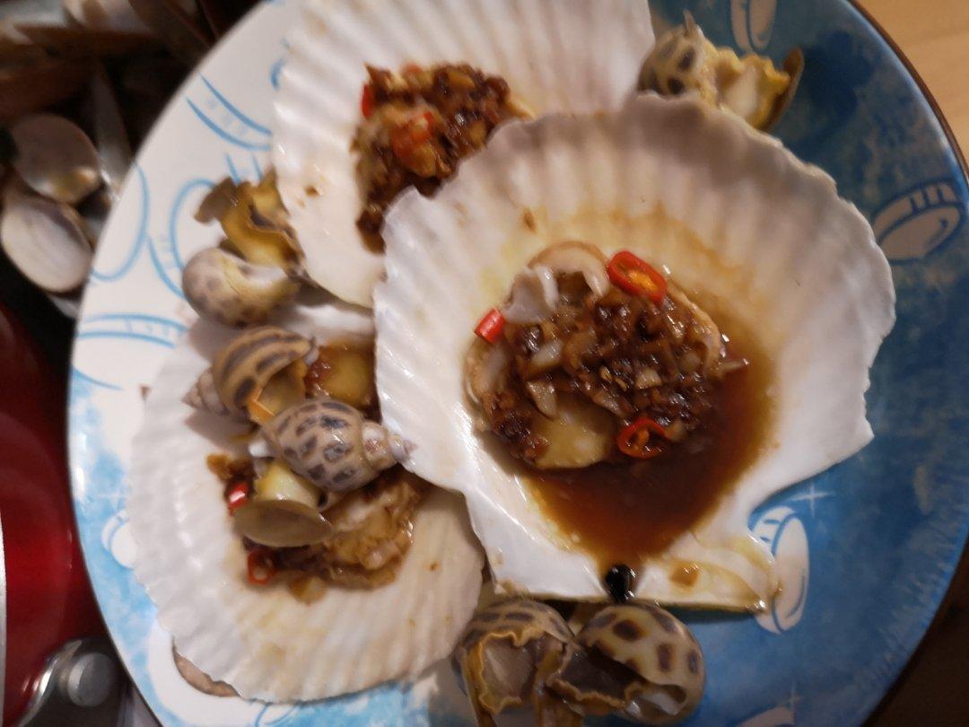 蒜蓉粉丝蒸扇贝（清晰图片步骤讲解）