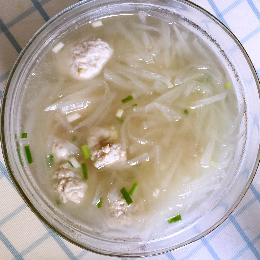 【10分钟系列】白萝卜豆腐圆子汤