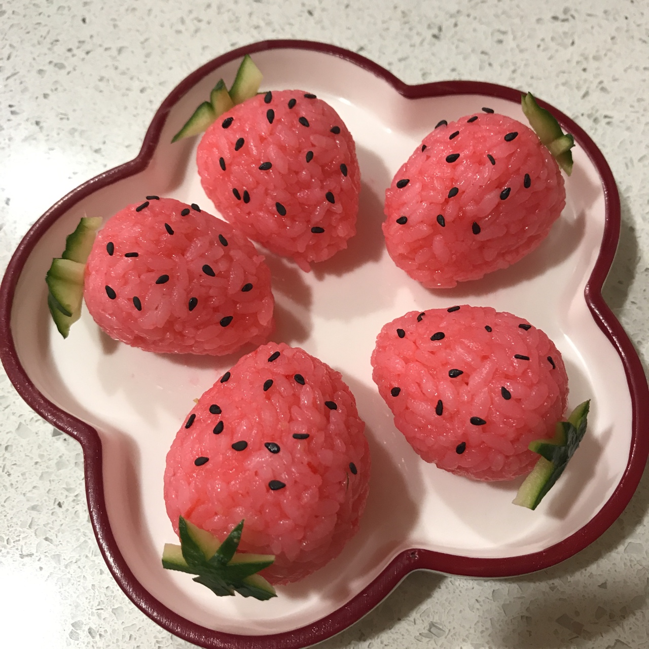 草莓饭团