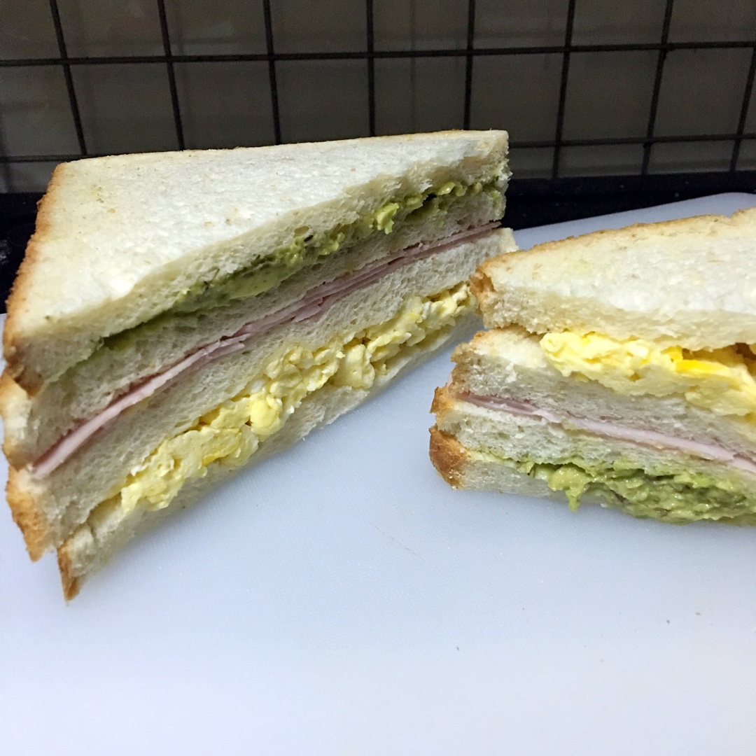 牛油果鸡蛋三明治