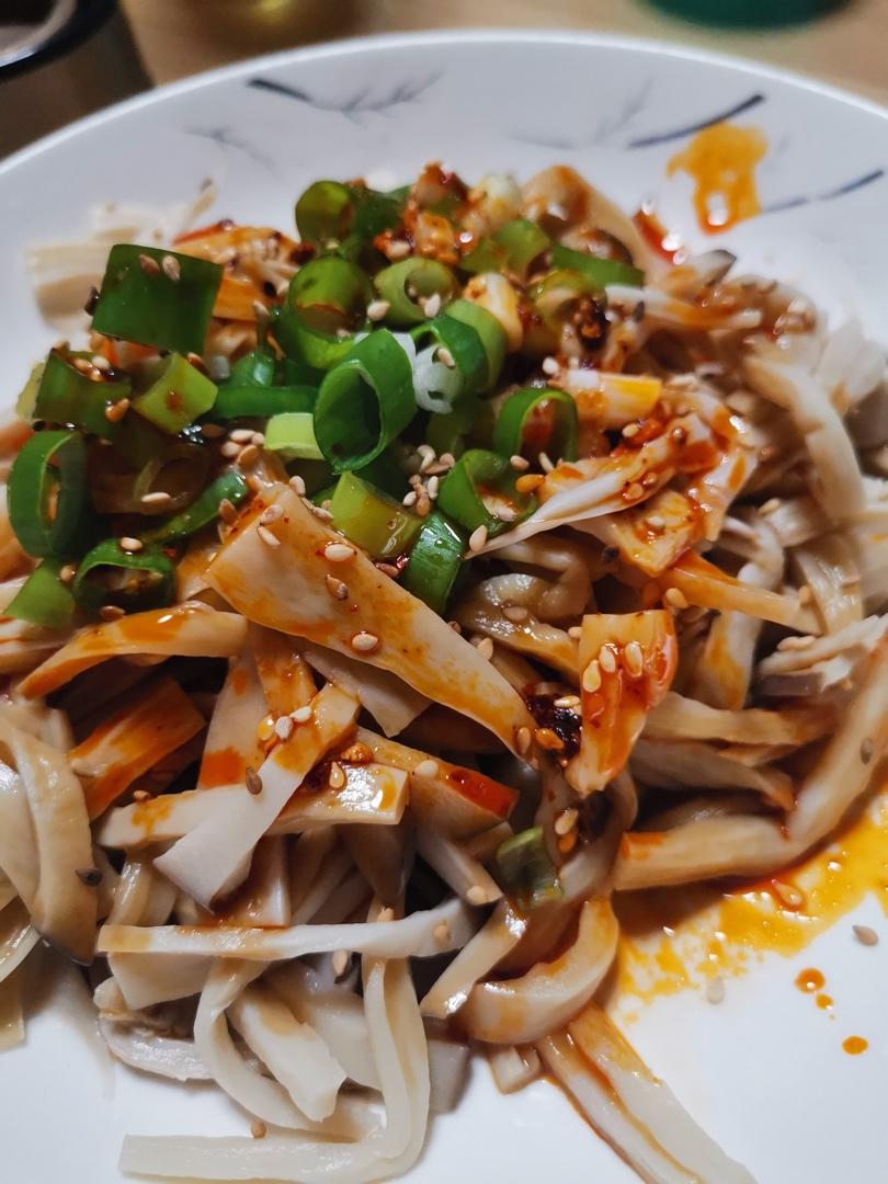 比肉还要好吃的凉拌菜！简单易做。