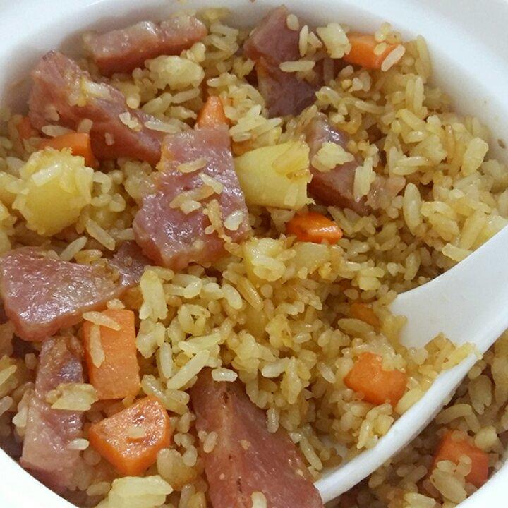 粒粒黄金腊肠炒饭（简易版）