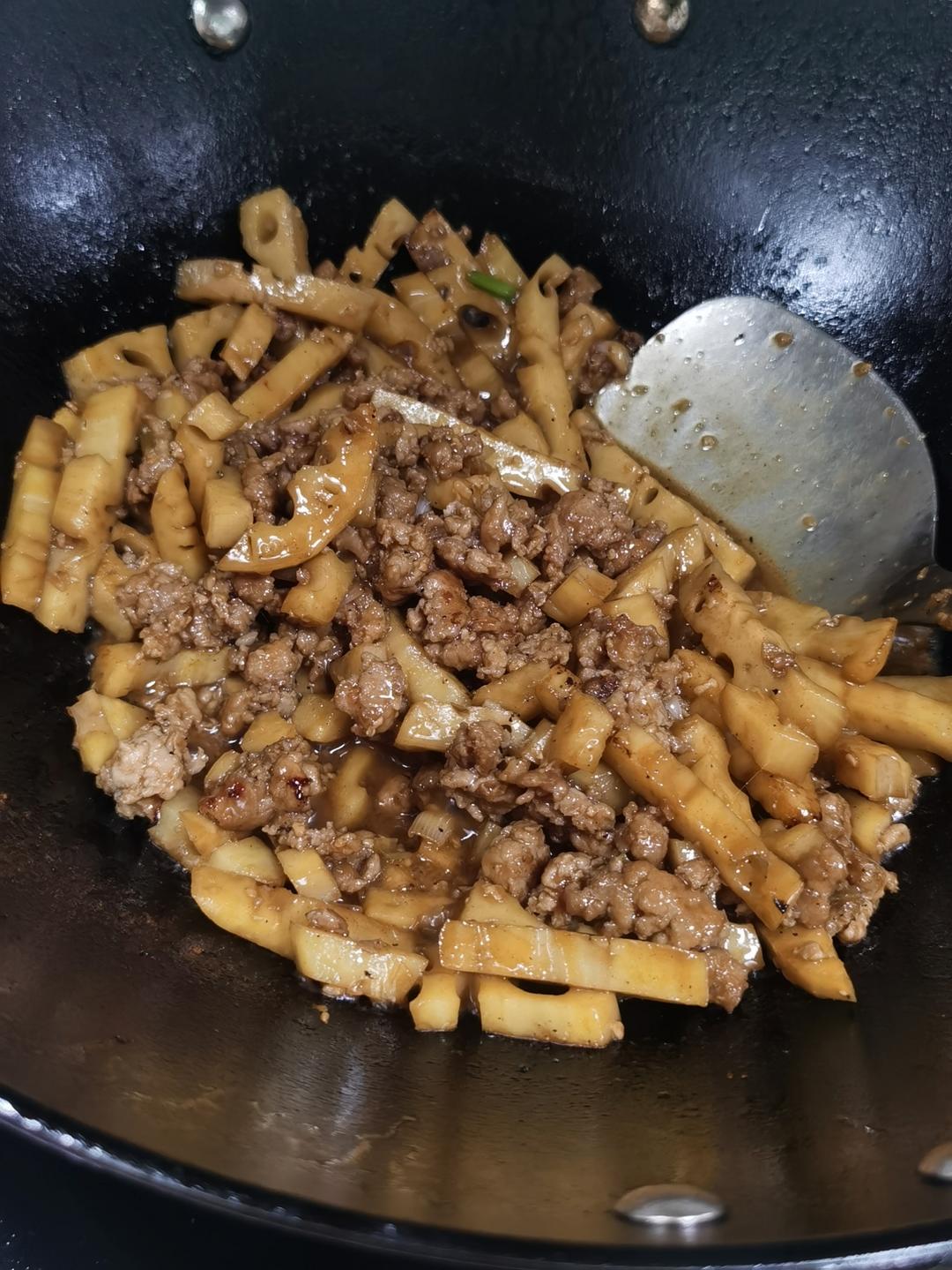 简单超美味的莲藕炒肉