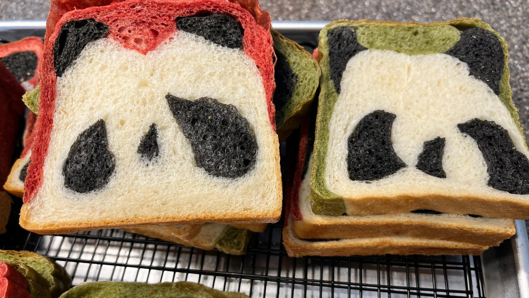 无论你切多少次，它仍然是熊猫面包🐼