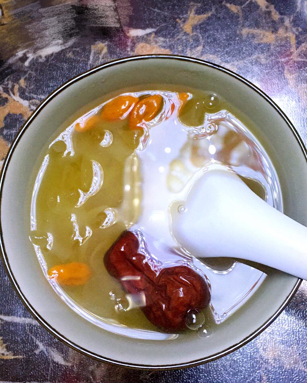 红枣银耳莲子羹