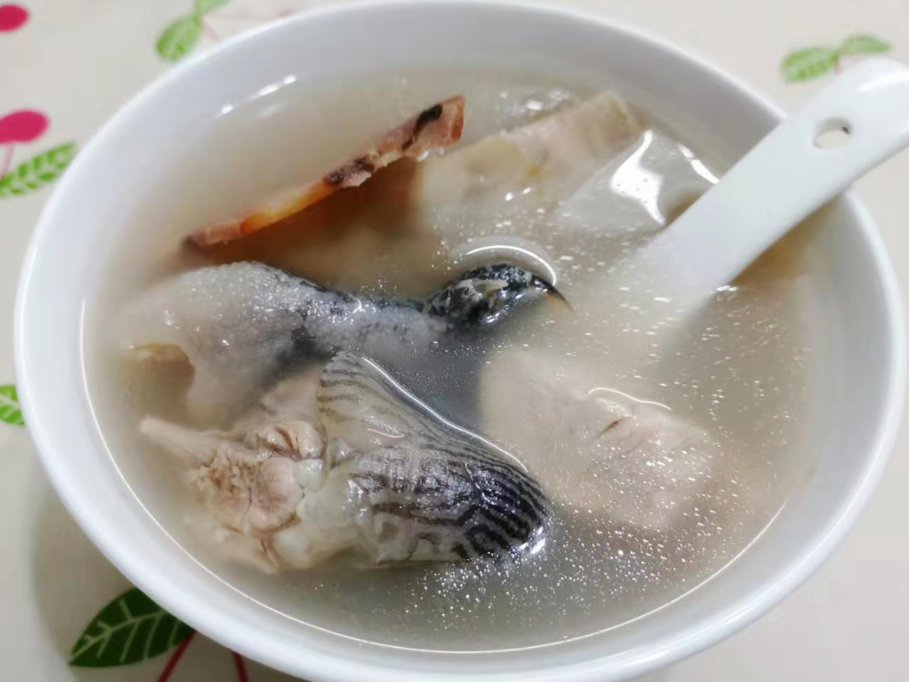 清热祛湿•喝了一身轻松的土茯苓草龟汤的做法