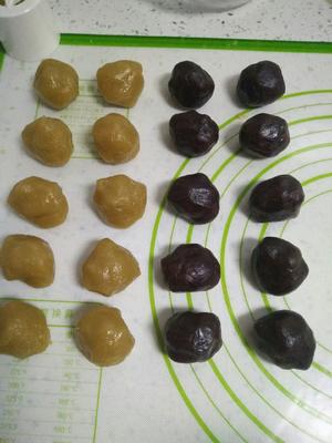 广式莲蓉（紫薯）蛋黄月饼的做法 步骤4