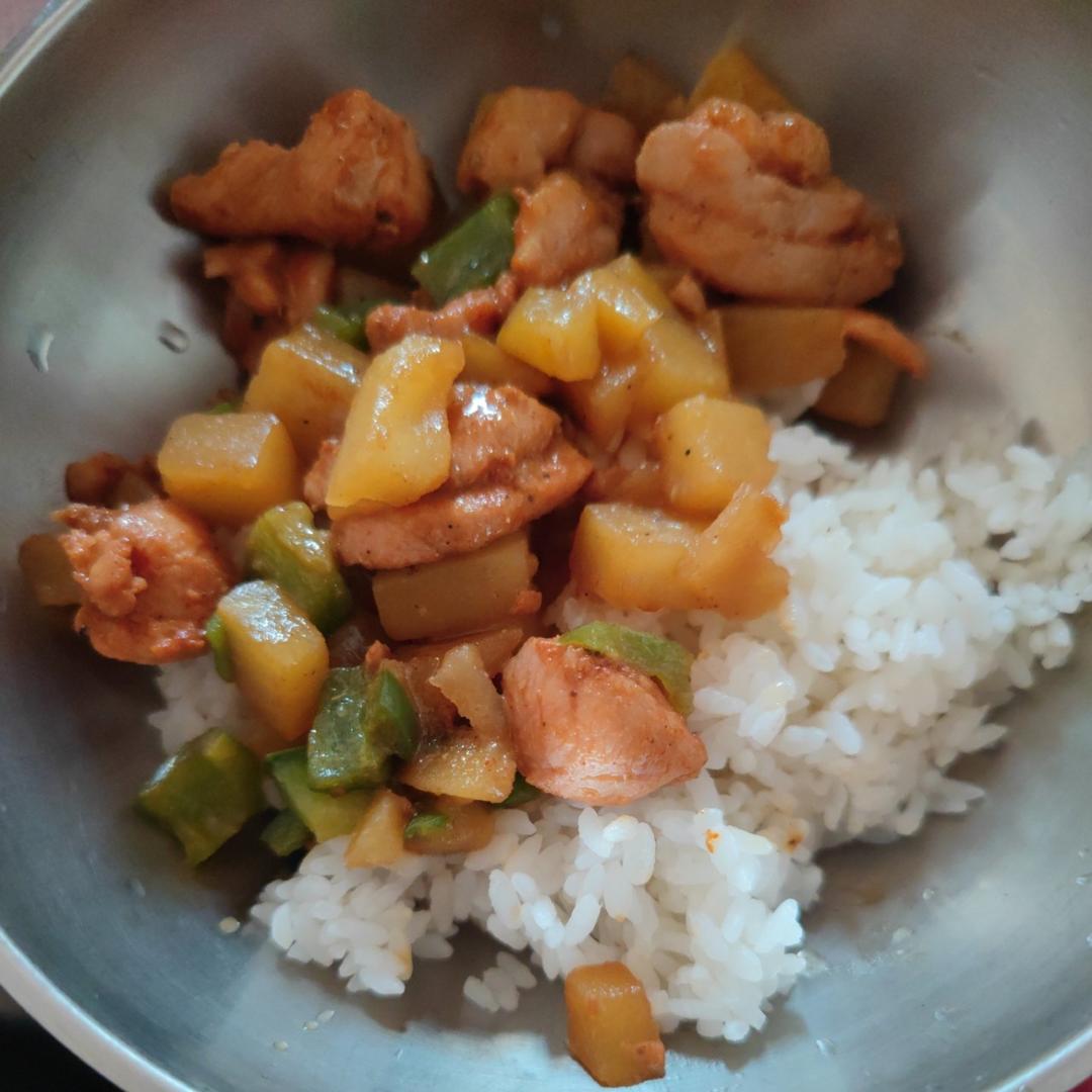 比外卖还快的土豆鸡丁盖饭了解下，好吃又管饱！