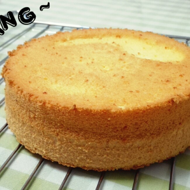 超简单完美戚风蛋糕（6寸2蛋）附打发、翻拌、脱模视频