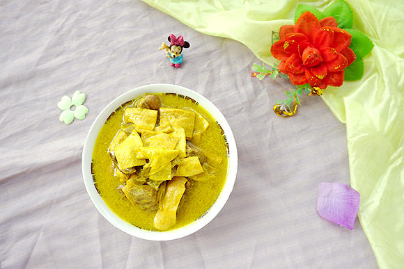 豆筋咖喱鸡煲的做法