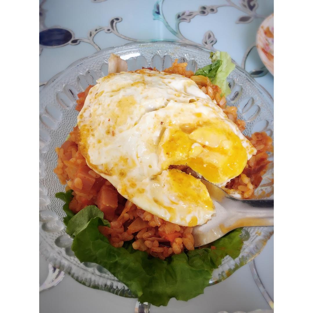 泡菜吞拿鱼（金枪鱼）炒饭—冬天就该来一碗红红火火的炒饭