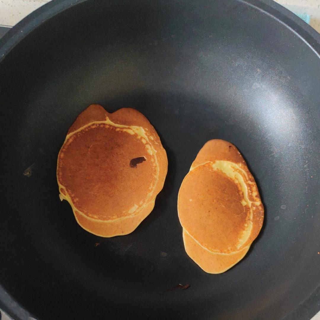 【减脂早餐】无油香蕉松饼（超简单）