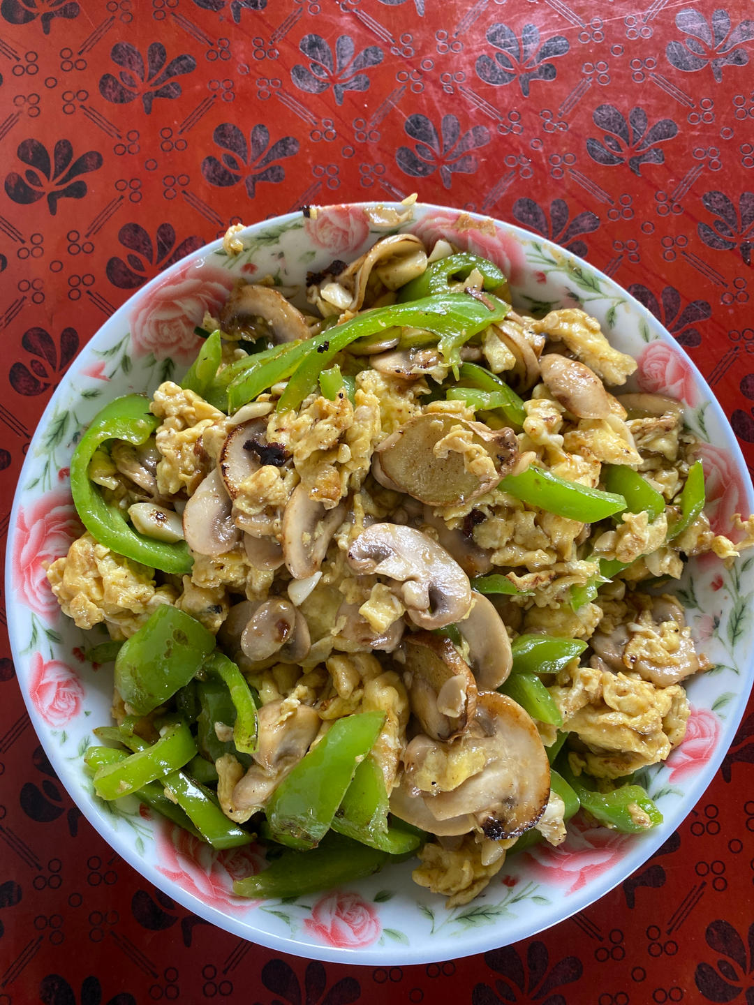 口蘑炒鸡蛋