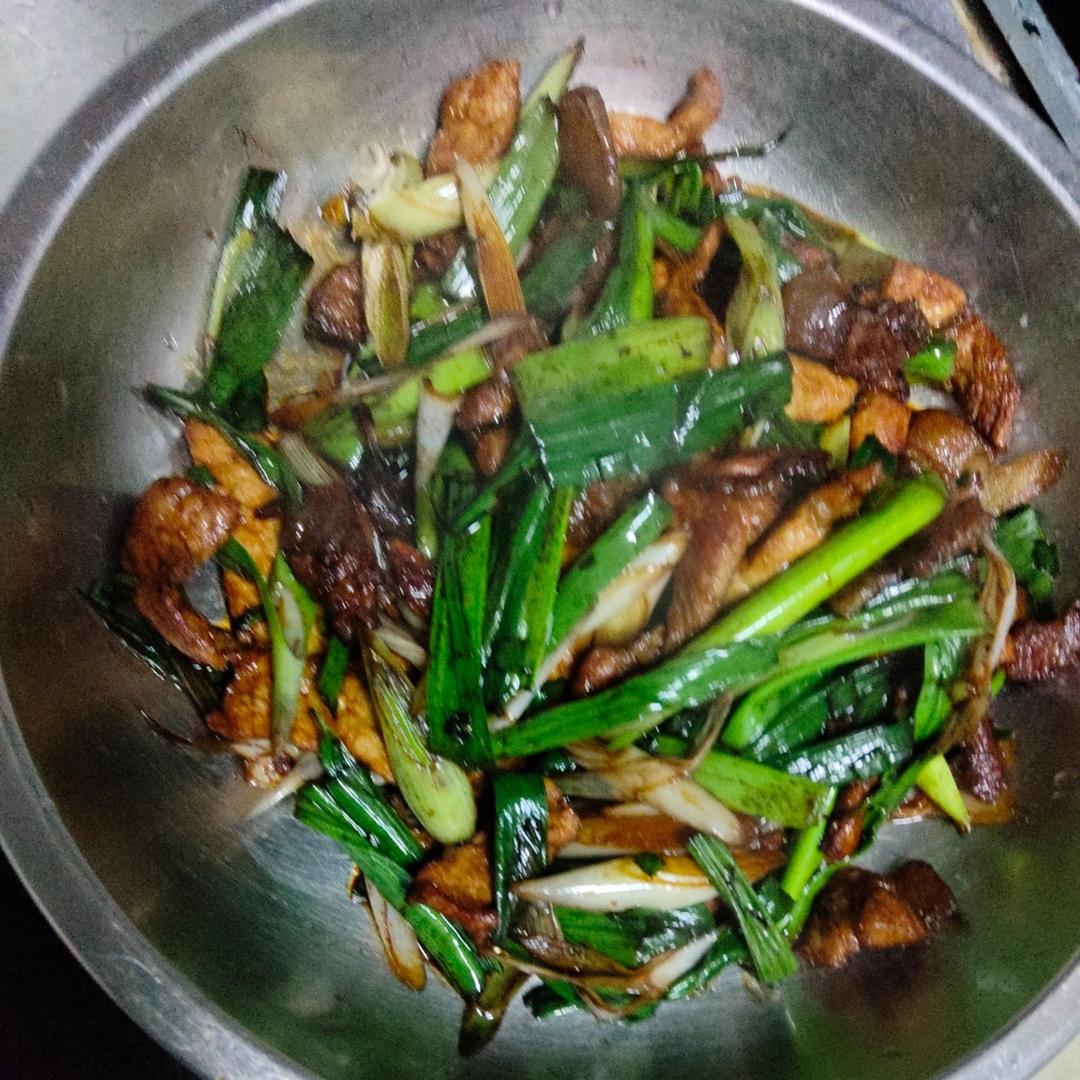 简易版超下饭 蒜苗炒肉（蒜叶炒肉）
