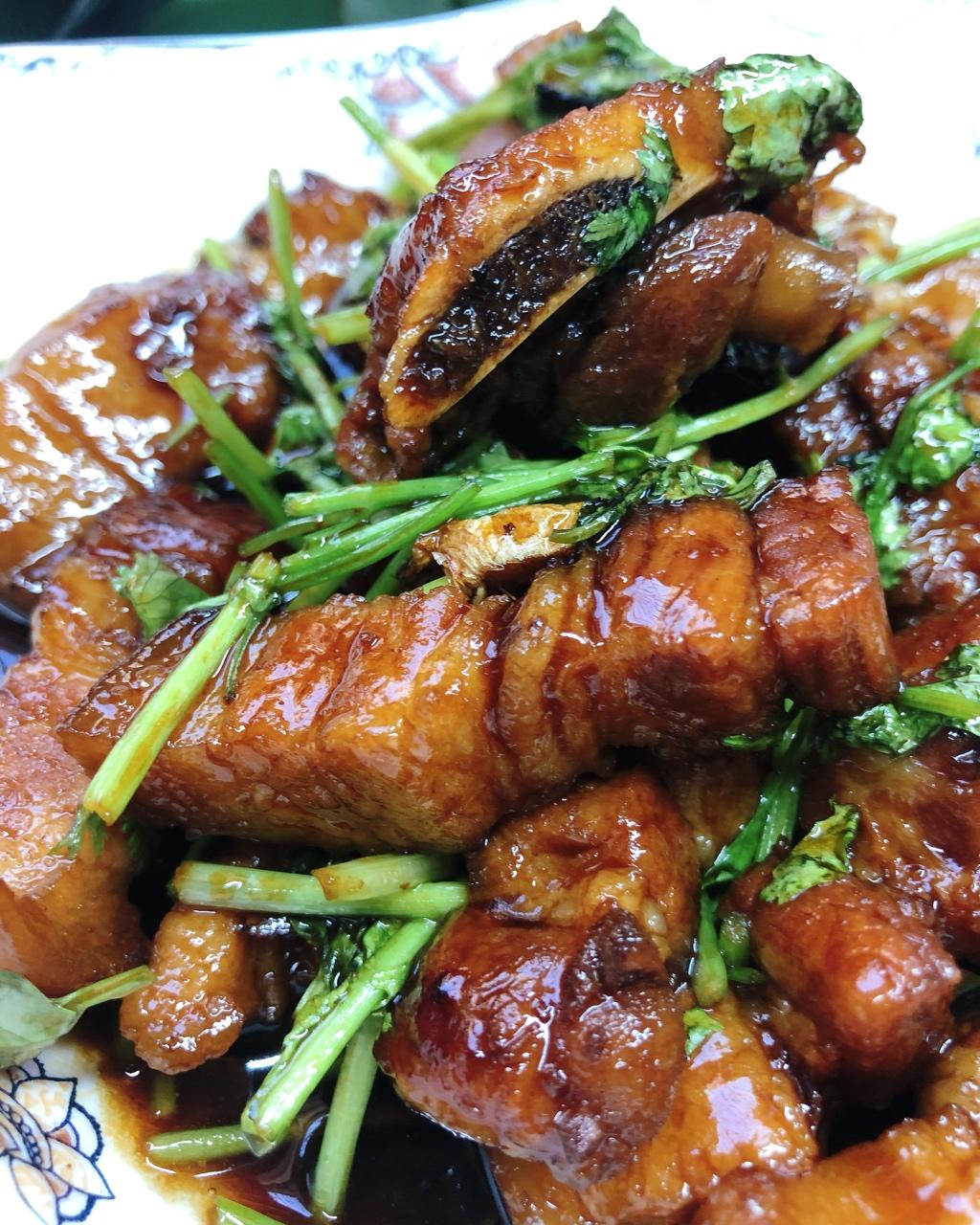 米饭杀手五花肉
（简易电饭煲版）