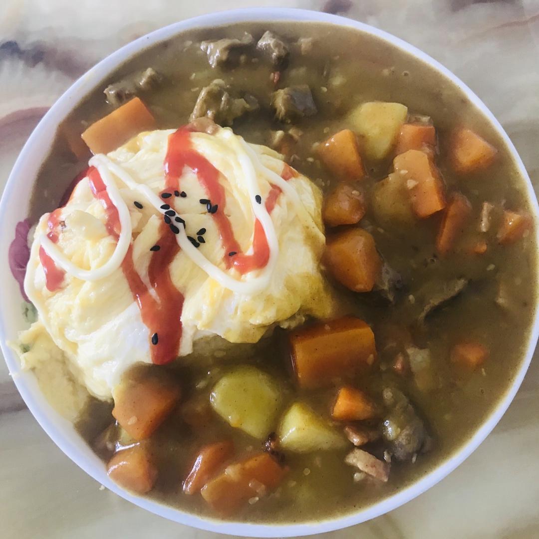 裙子咖喱蛋包饭