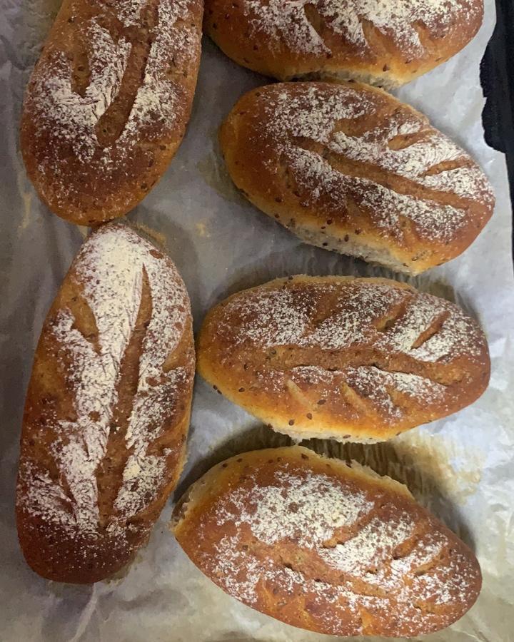 亚麻籽黑麦乡村面包