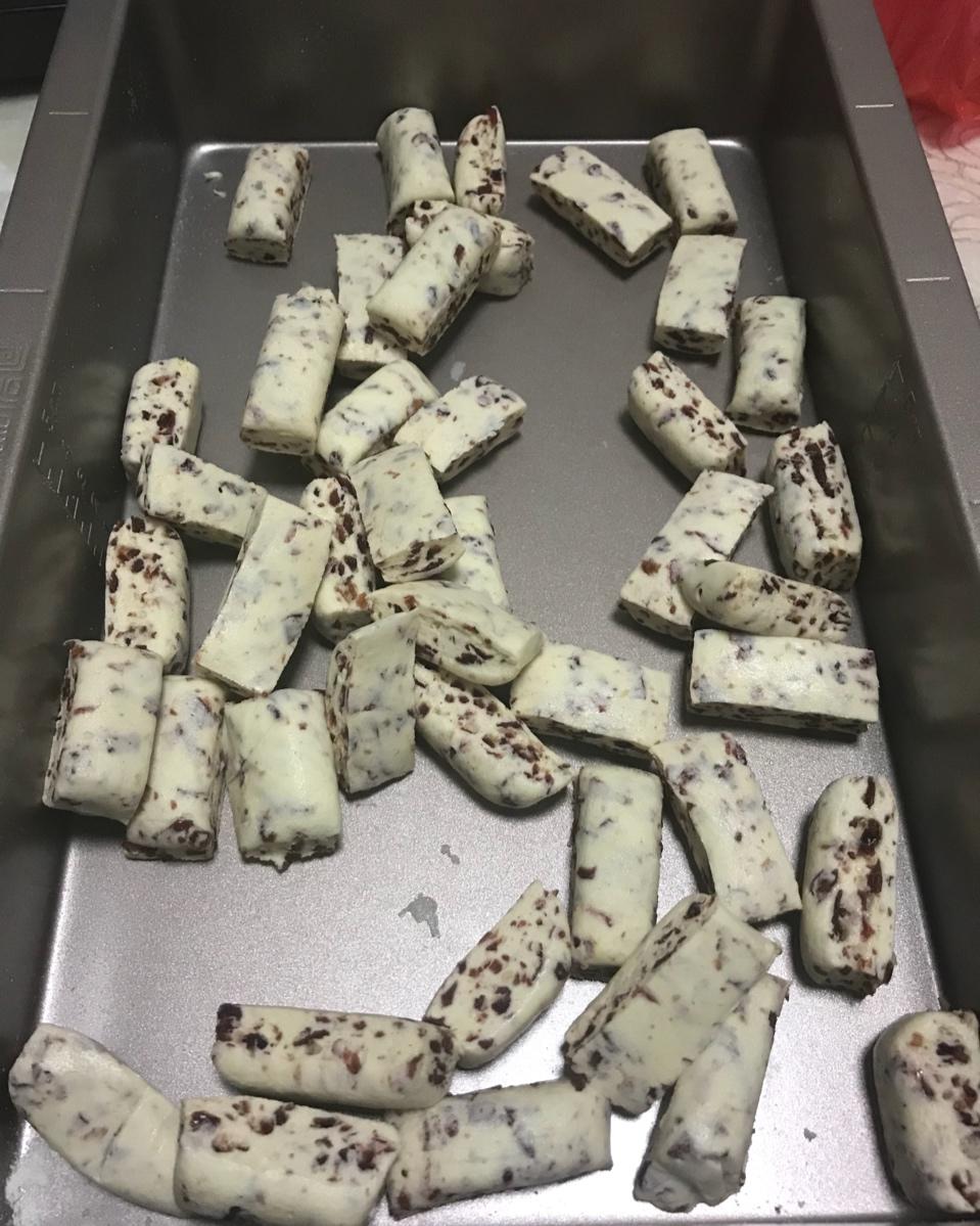 花生牛轧糖-蔓越莓牛扎糖