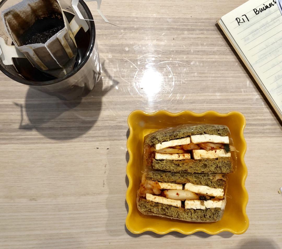 超快手的泡菜豆腐三明治『低脂早餐』