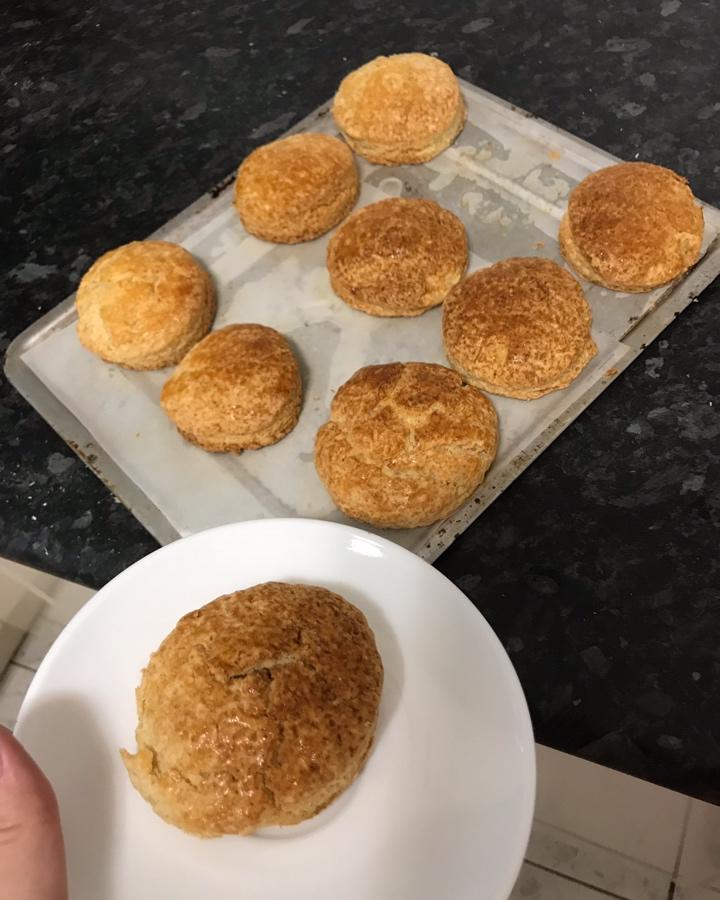 【视频】3分钟 奶油司康Scone(可能是世界上最快手的司康) 消耗淡奶油～