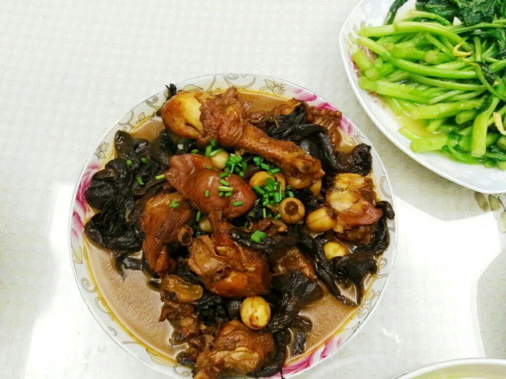 小鸡炖蘑菇